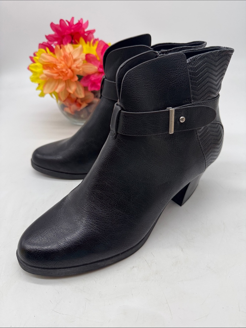 BareTraps Black Textured-Back Ankle Booties with Strap Size 9.5